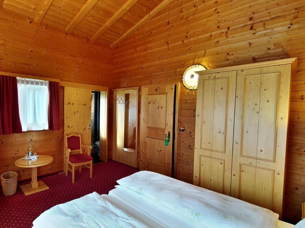 Hotel Cresta Φιλμς Εξωτερικό φωτογραφία