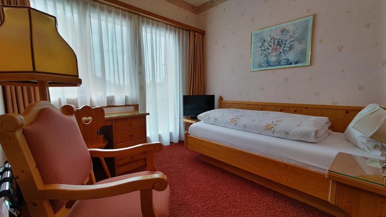 Hotel Cresta Φιλμς Εξωτερικό φωτογραφία