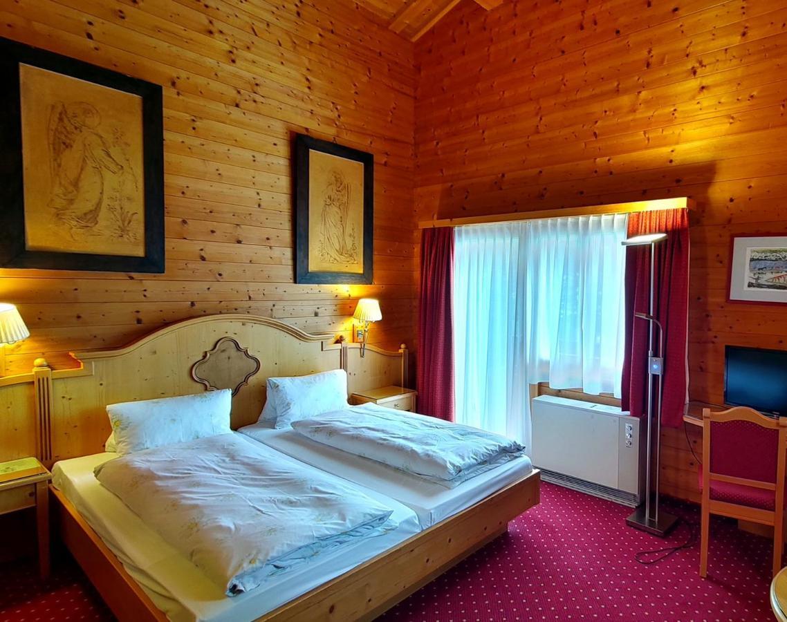 Hotel Cresta Φιλμς Εξωτερικό φωτογραφία