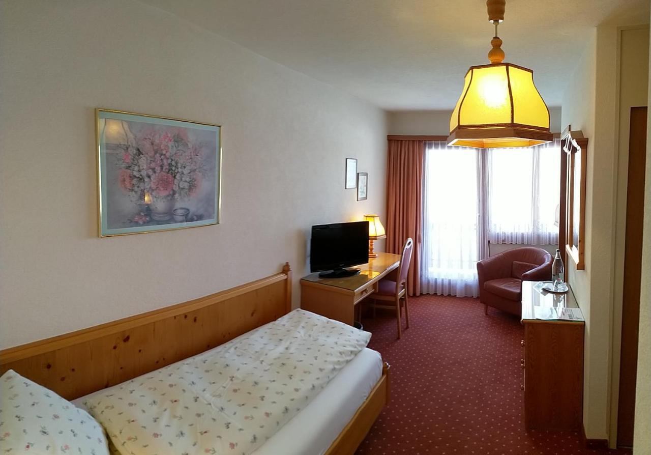Hotel Cresta Φιλμς Εξωτερικό φωτογραφία