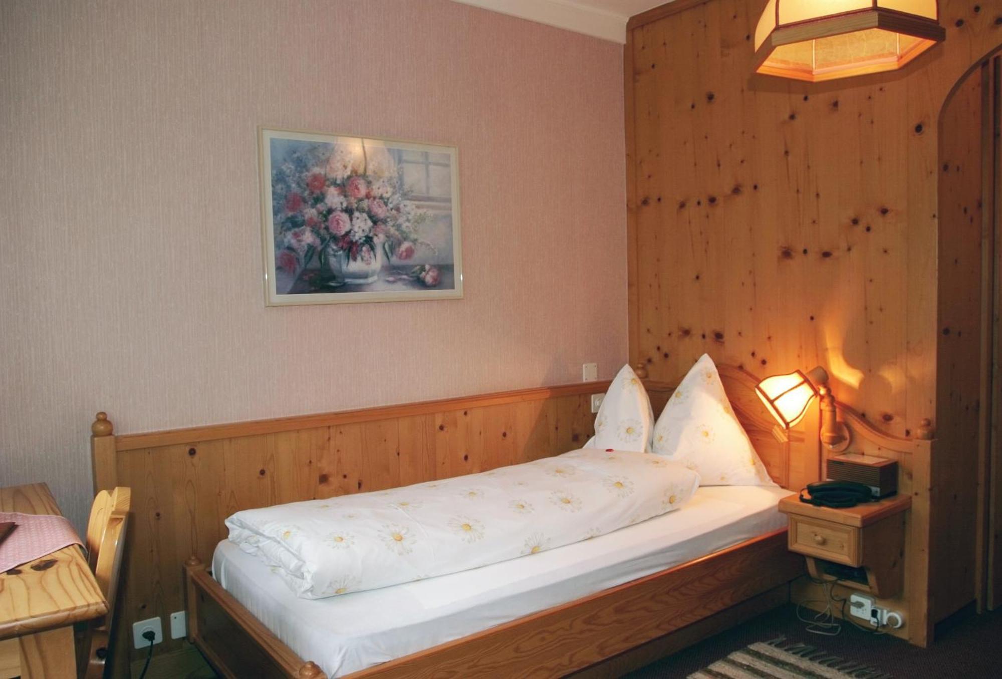 Hotel Cresta Φιλμς Δωμάτιο φωτογραφία