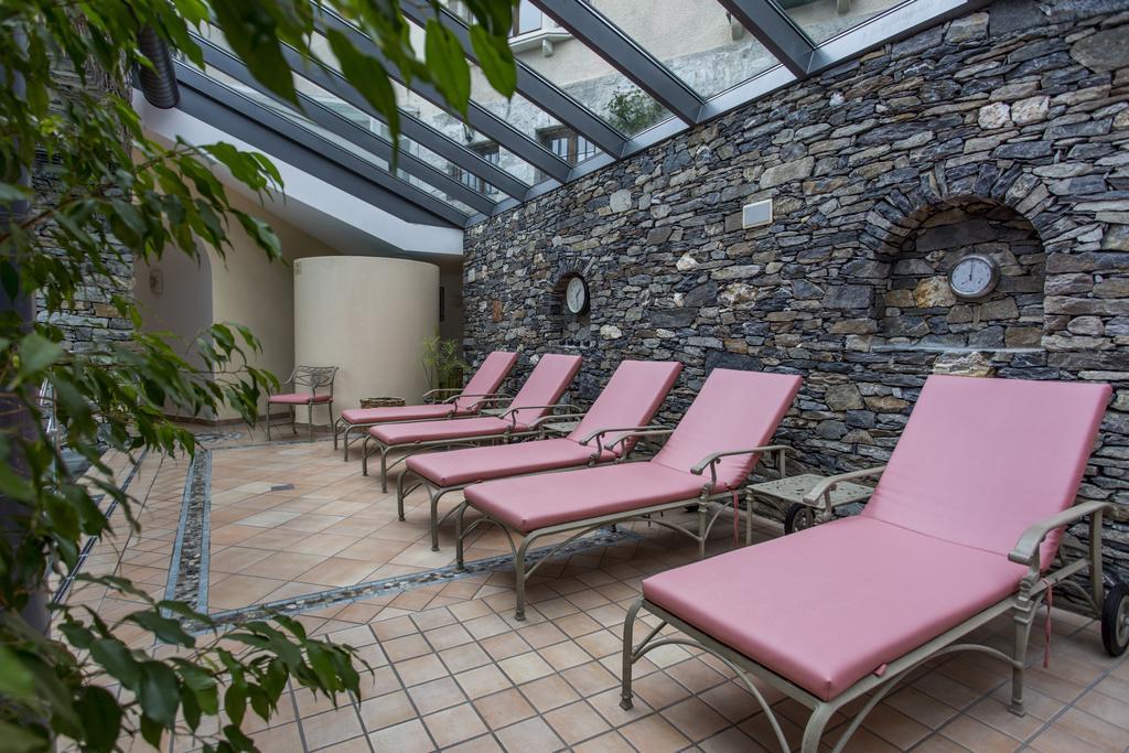 Hotel Cresta Φιλμς Εξωτερικό φωτογραφία