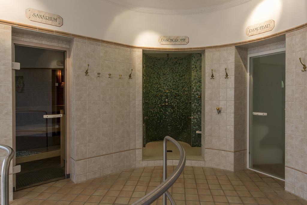 Hotel Cresta Φιλμς Εξωτερικό φωτογραφία