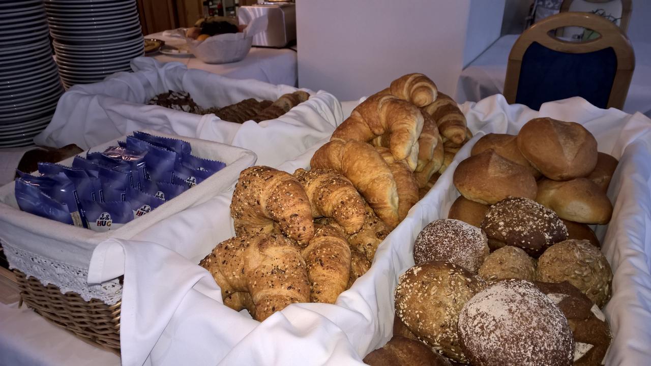 Hotel Cresta Φιλμς Εξωτερικό φωτογραφία