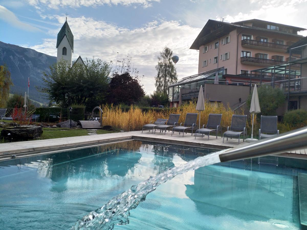 Hotel Cresta Φιλμς Εξωτερικό φωτογραφία