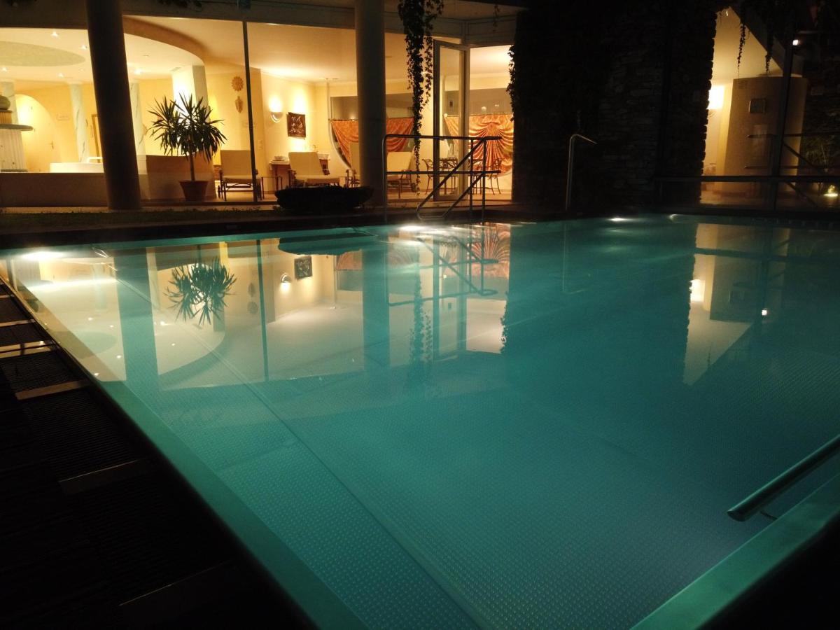 Hotel Cresta Φιλμς Εξωτερικό φωτογραφία