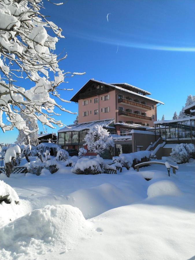 Hotel Cresta Φιλμς Εξωτερικό φωτογραφία